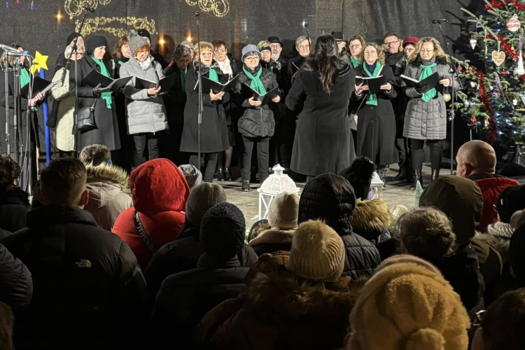 A második gyertyaláng is kigyúlt a városi adventi koszorún