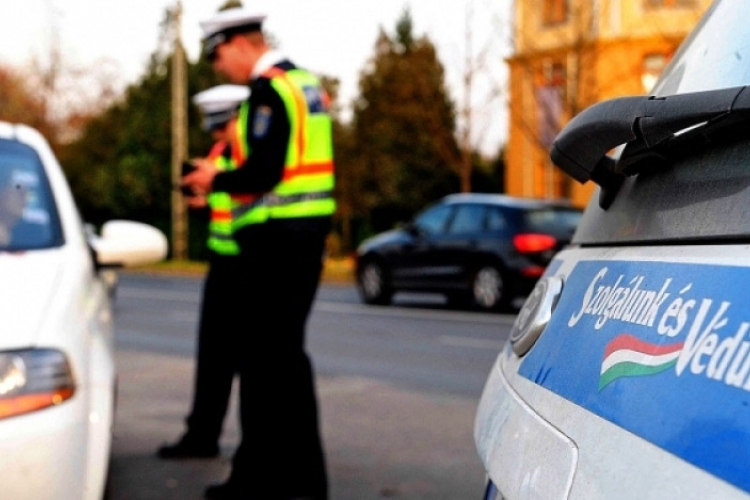 Bekábszerezve, műszaki nélküli kocsival hajtott a forgalommal szemben a pápai férfi 