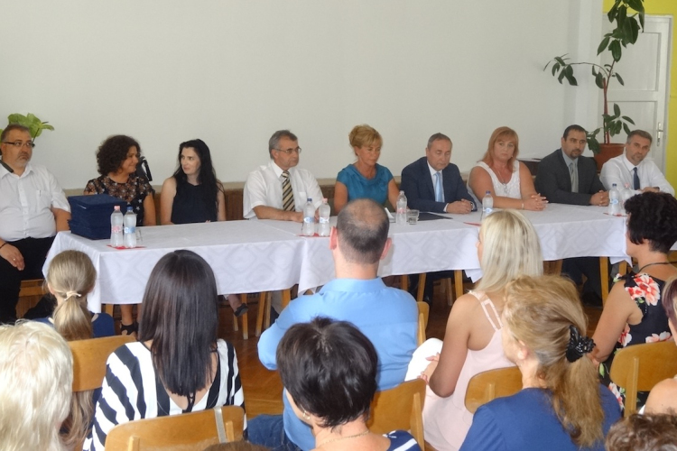 Köszönet az egészségügyben és a szociális területeken dolgozóknak