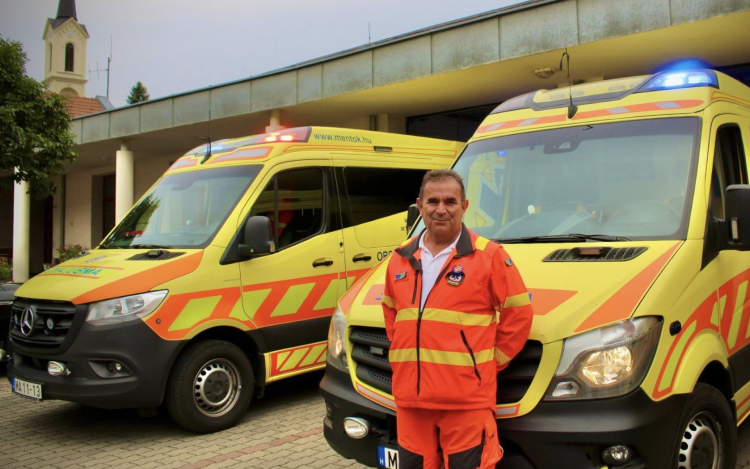 34 év szolgálat után búcsúztak el bajtársuktól a pápai mentősök