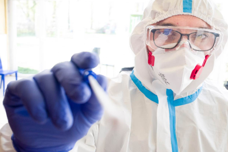 A magyar mentősök szerint a vírustagadók nehezítik legjobban a hatékony védekezést!