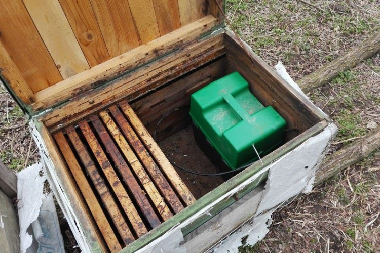 Villanypásztor alkatrészeket lopott