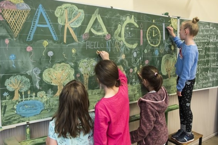 Pénteken véget ér a tanév, kezdődik a vakáció