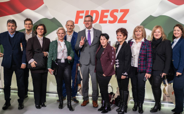 Államtitkárként viszi végig pápai kampányát Takács Péter