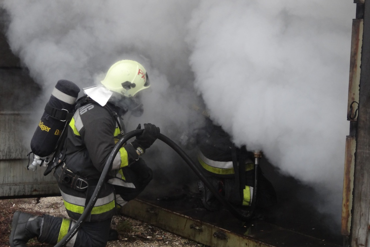 Egy lakóház melléképülete égett a Teleki utcában