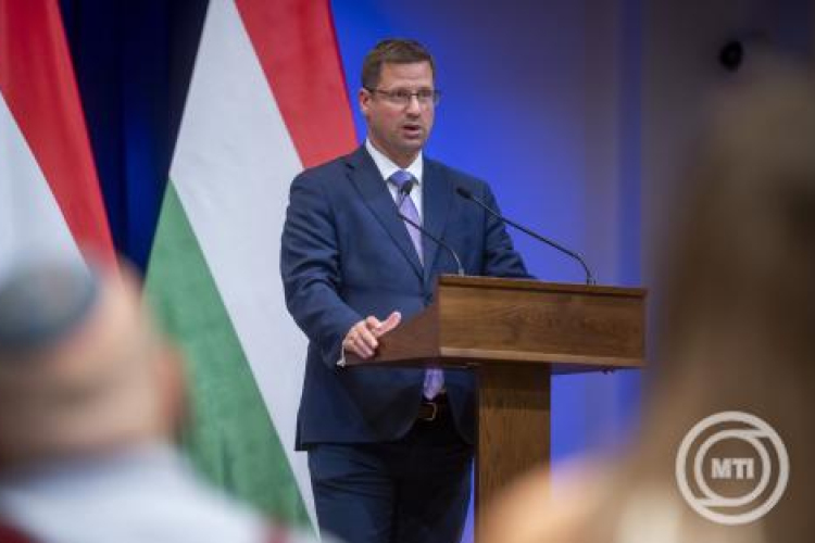 Gulyás Gergely: nem kifelé tartunk a háborúból, hanem befelé