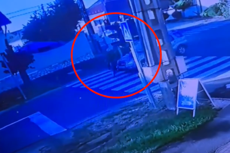 Elgázoltak egy kerékpárost a Somlai úti lámpás kereszteződésben, a bringás volt a hibás - Videó