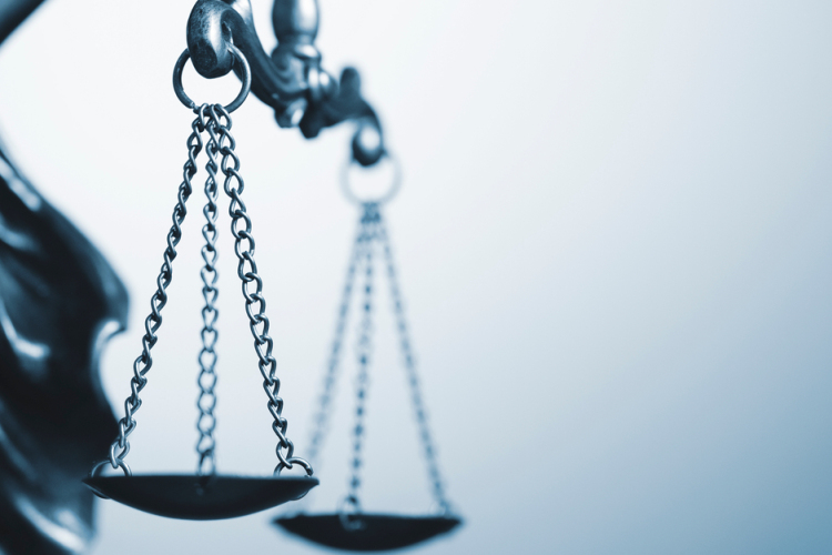 Minden előzmény nélkül, két kézzel fellökött egy idős asszonyt Pápán