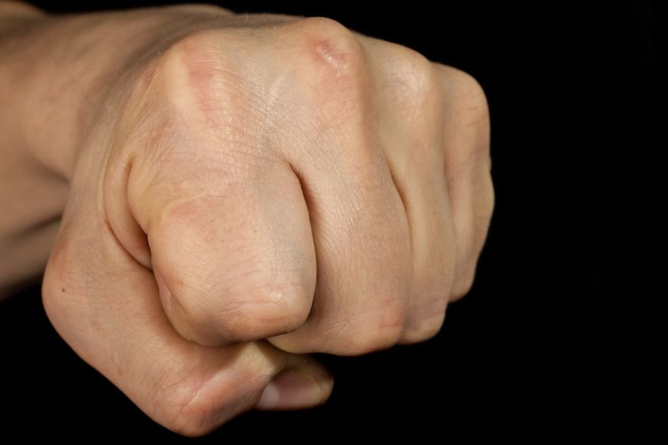 Újabb kapcsolati erőszak Pápán, távoltartást rendelt el az ügyészség