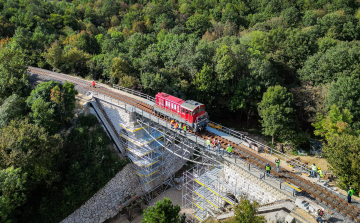 Hamarosan véget ér a bakonyi vasút viaduktjának a felújítása