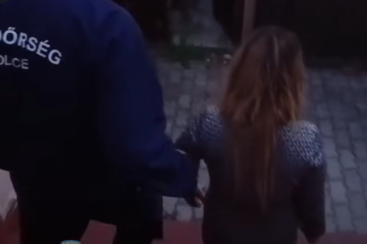 Itt a temus Tinder csaló Pápáról