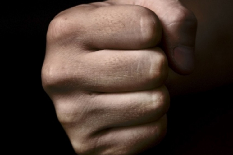 Két autót is megrongáltak dulakodás közben