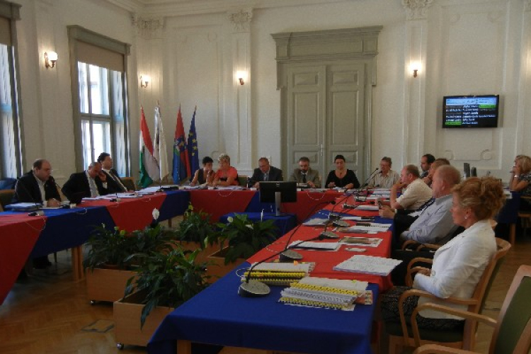 Húsgyár, utcanév változás, adománygyűjtés a belvárosban