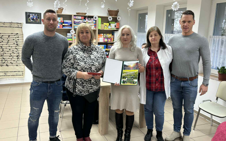 500 ezer forintos adomány a Mezőörsi KSE közösségétől a Fogyatékosok Nappali Intézménye számára