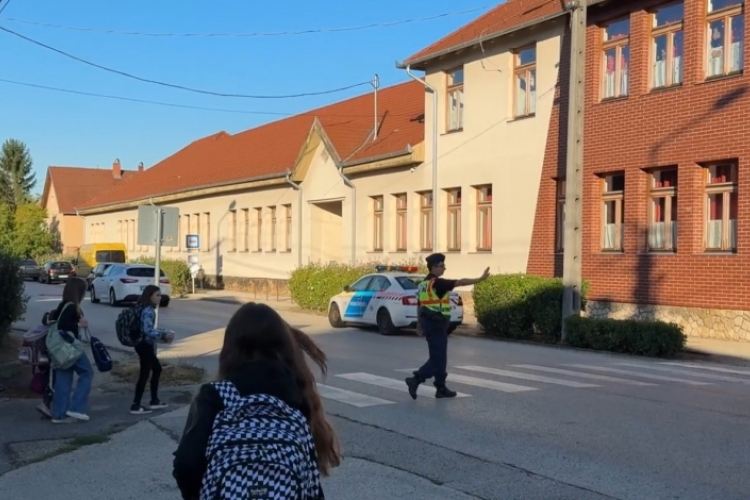 A rendőrség, a polgárőrség és a közterület-felügyelet közösen segítették az iskolakezdést