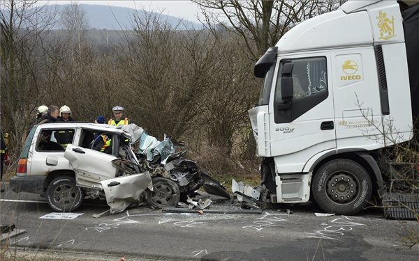 Halálos baleset történt Tinnye és Pilisjászfalu között