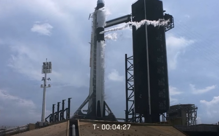 Történelmet írt a SpaceX űrhajó, kilőtték két asztronautával a fedélzetén - VIDEÓ