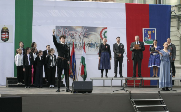 „Mi más rendre vágyunk: Vagy igaz világ lesz, Vagy nem lesz itt semmi