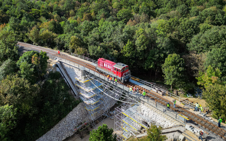 Hamarosan véget ér a bakonyi vasút viaduktjának a felújítása