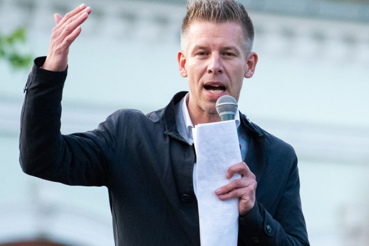 Pápára jön Magyar Péter