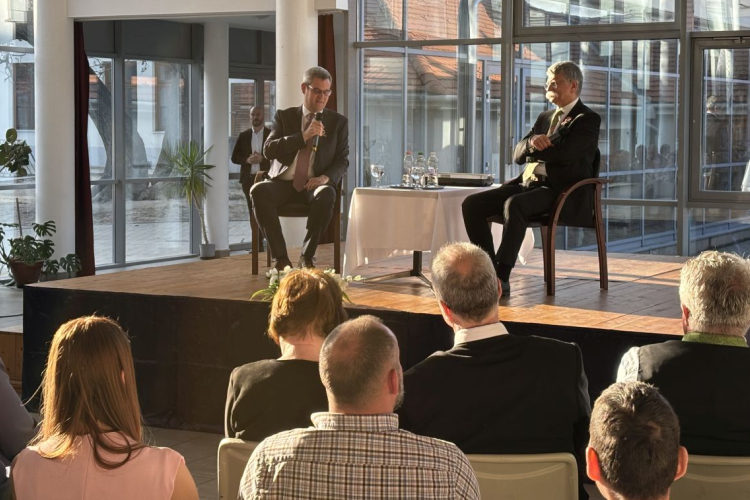 Lehet-e kampányrendezvényt tartani oktatási intézményben?