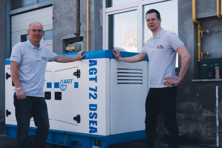 Teljes energiafüggetlenség napelemekhez kapcsolható telepíthető áramfejlesztőkkel