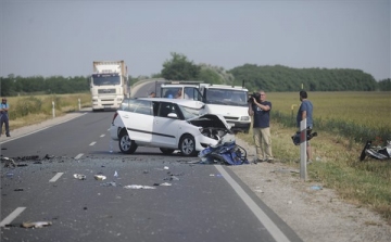 Nyolcan haltak meg közlekedési balesetben a hétvégén