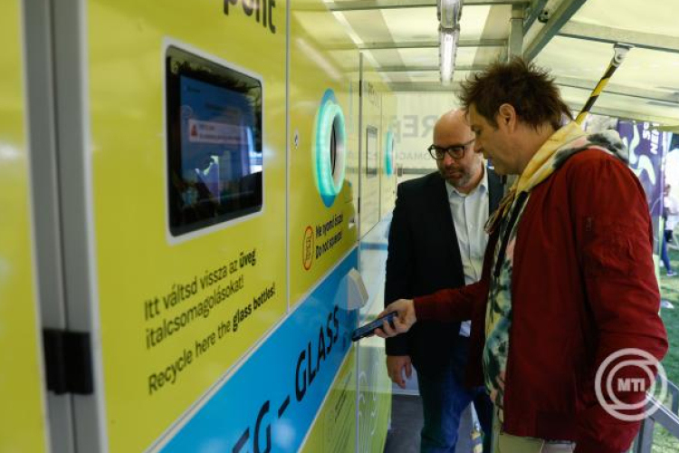 Bemutatták a MOHU új fesztiválautomatáját a budapesti Vivicittá futóversenyen