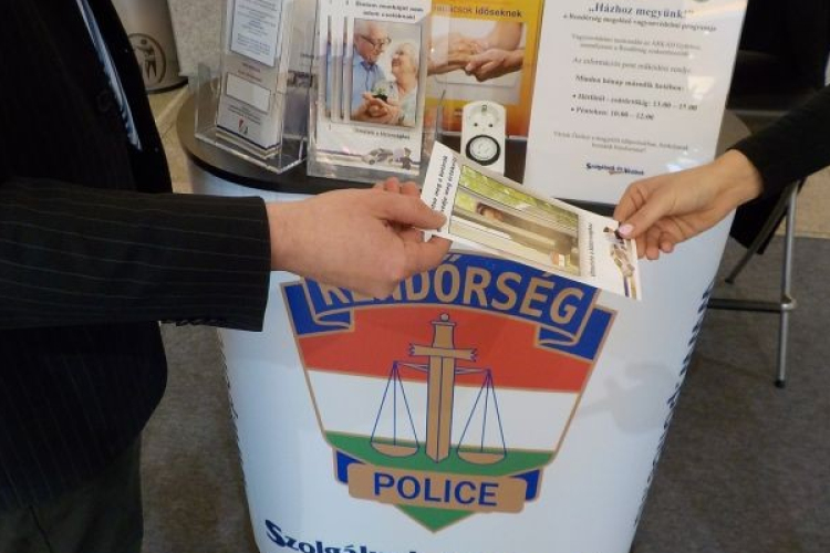 Pápán is házhoz megy a rendőrség