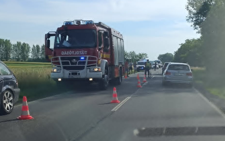 Árokba borult egy autó Borsosgyőr és Nyárád között