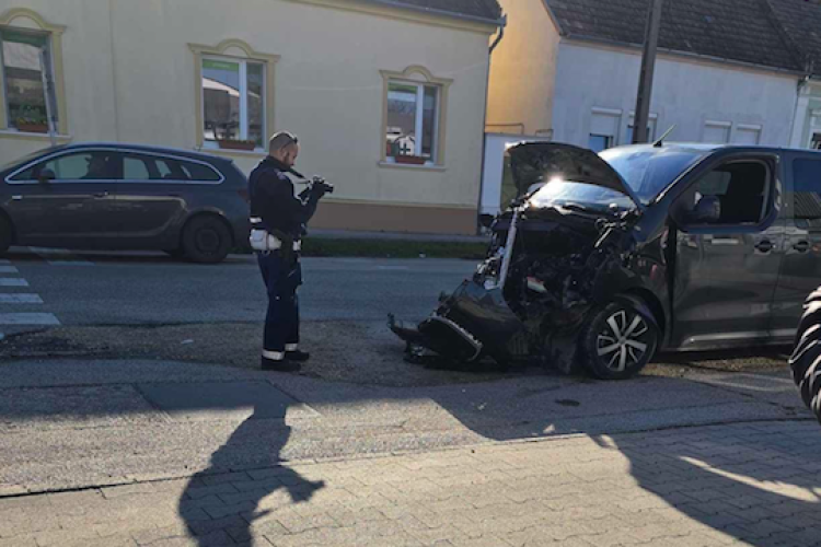 Baleset az Aradi és az Ötödik utca sarkán