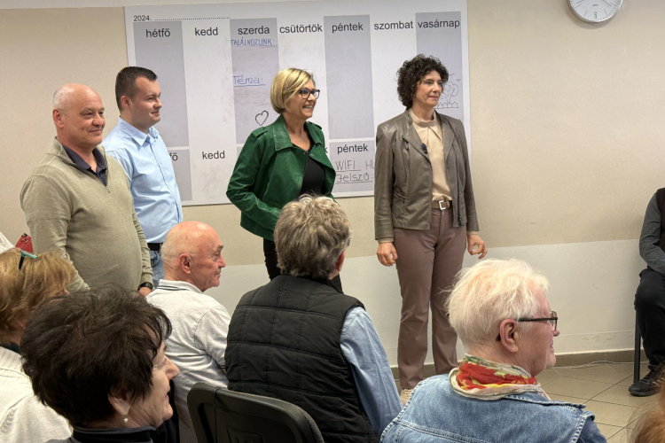 Dobrev Klára Pápán: a kormányváltásról és a vidék helyzetéről tartott fórumot a DK