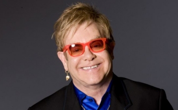 Lemondta két koncertjét Elton John, hogy jelen lehessen Harry herceg esküvőjén