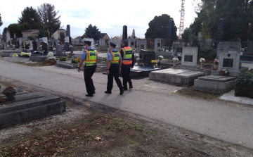Rendőrök és polgárőrök a temetők biztonságáért