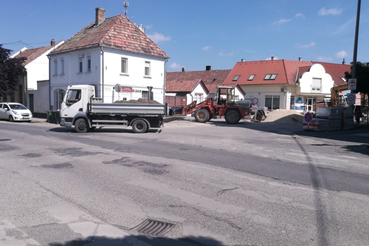 Hétfőtől legalább két hónapra lezárják a Korona utcát