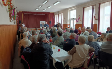 Lovászpatonai időseknek tartottak előadást a rendőrök