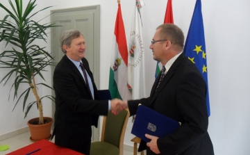 Együttműködési megállapodást írt alá a polgármester és a Pannon Egyetem