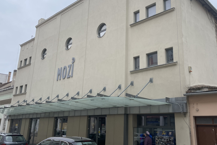 Gyereknapi jótékonysági mozizásra várják a családokat Pápán