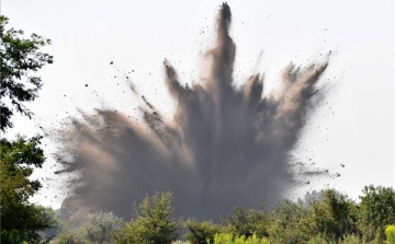 Négy robbanótestet semmisítettek meg a tűzszerészek Tatárszentgyörgyön