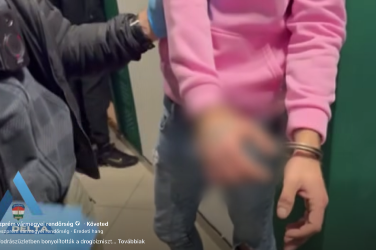 Marihuánát és kristályt is árult a pápai barber - Videó