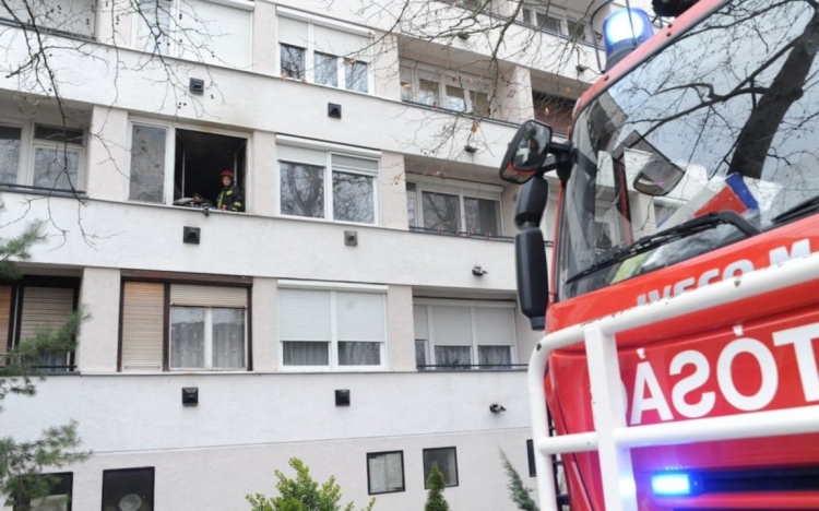 Lakástűzben meghalt egy ember Győrben