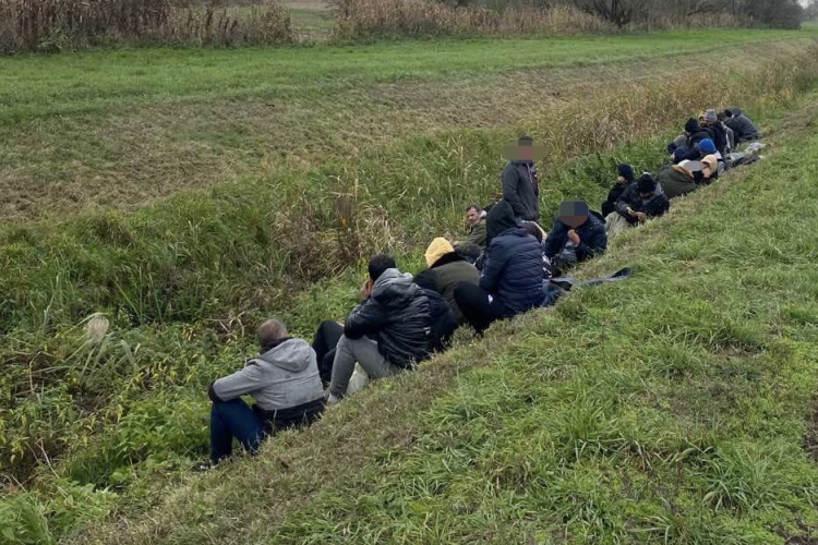 29 illegális bevándorlót csíptek el a rendőrök Pápa határában