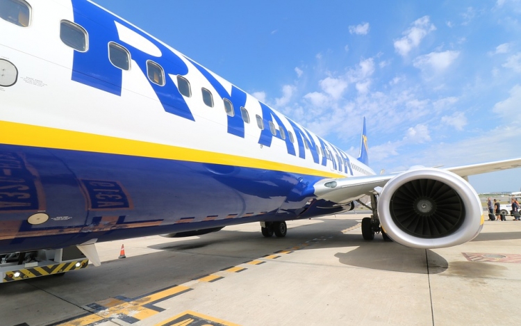 Közel kétszáz pénteki járatát törölte sztrájk miatt a Ryanair