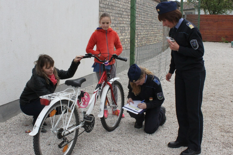 Kerékpár regisztráció a Gyurátz iskolában