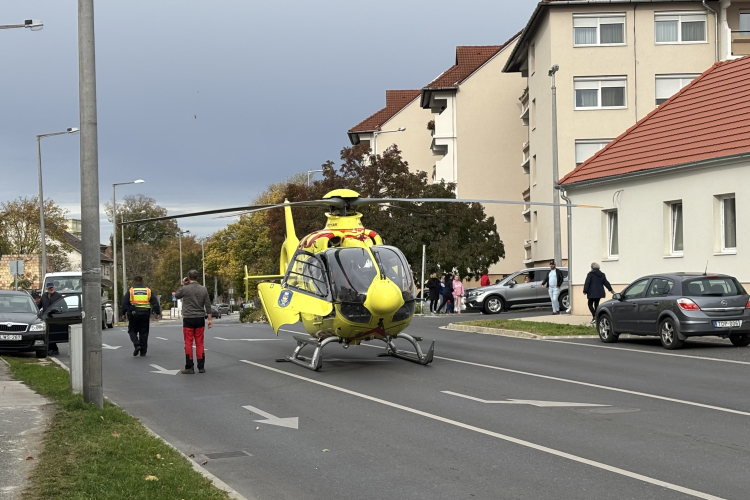 Mentőhelikopter a Korona utcában 