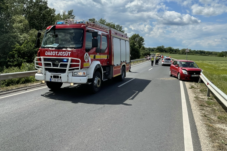 Két személy életét vesztette a Marcaltő és Szany között történt balesetben