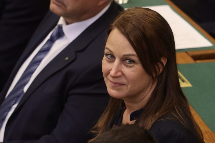 Ujvári Szilvia: A politikának a szolgálatról és az önmérsékletről kell szólnia