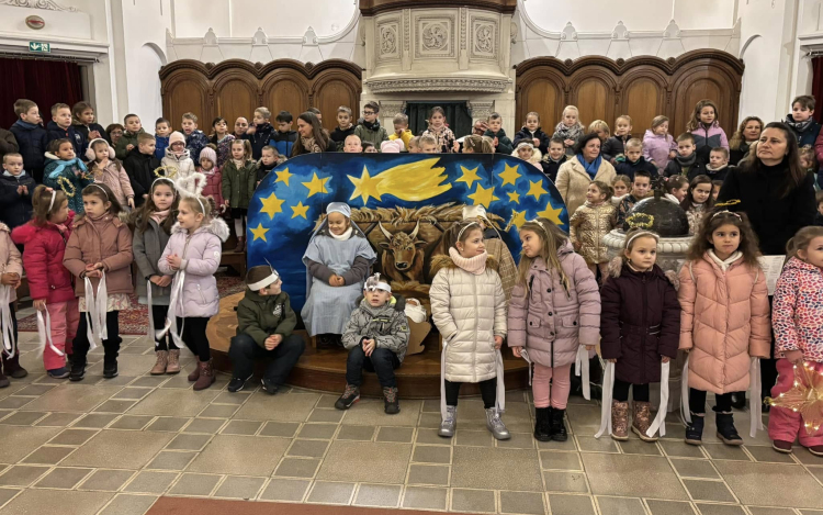 Pápai óvodások adventi koncertje a református templomban