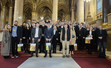 Mezős diákok elismerése az Országházban