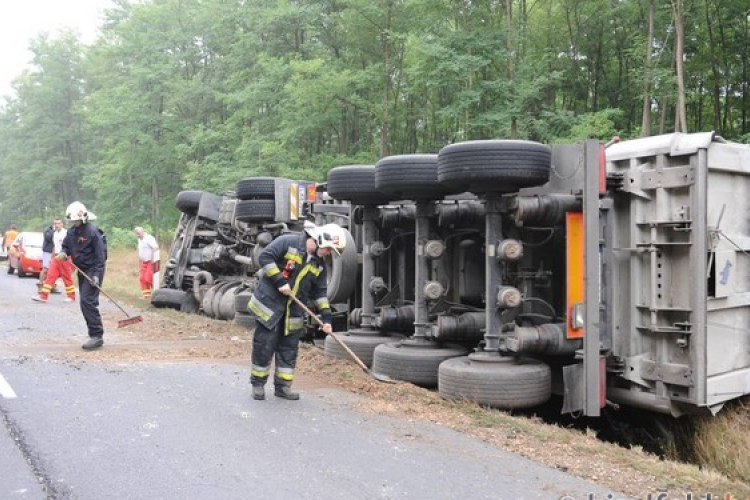 Karambolozott az Audi munkásainak busza